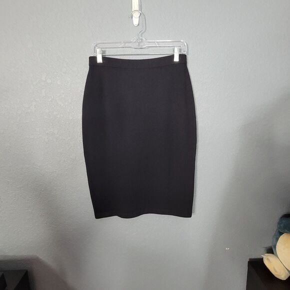 St. John Basics Santana Knit Skirt Size 8 Black Pencil Style Career Formal Wear - Picture 13 of 16